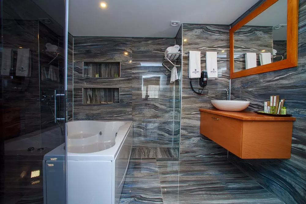 سرویس داخل اتاق هتل میت پورت